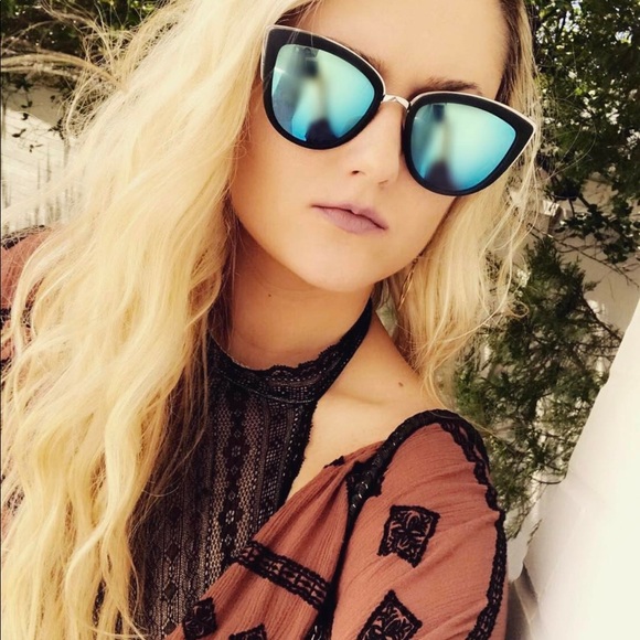 Meet your Posher, Tori - Picture 3 of 8